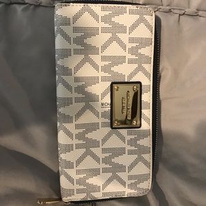 Michael Kors- Navy and White wallet